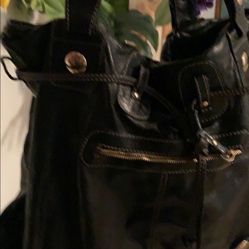 Gusto hangs bag